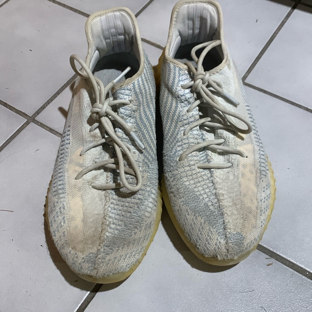 Yeezy cloud white boost 350 v2